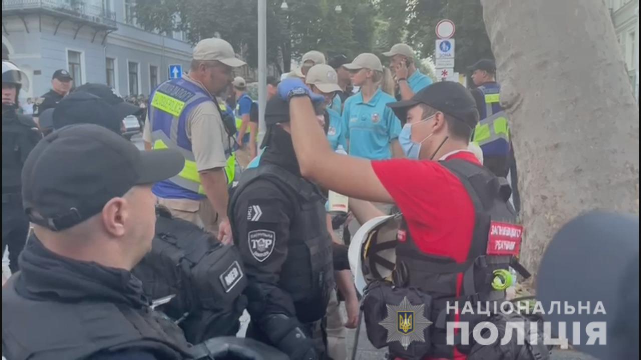 После прайда в Одессе между правокаторами и полицией завязалась потасовка, пострадали правоохранители