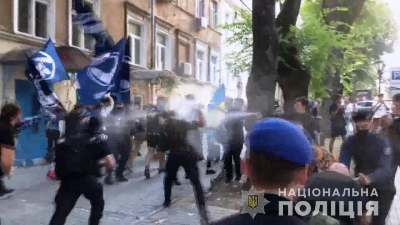 После прайда в Одессе между правокаторами и полицией завязалась потасовка, пострадали правоохранители